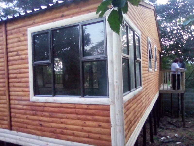 Quick Wendys log cabin